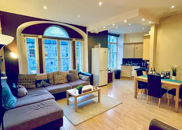 Spacious Central Apartment Next To Royal Mile